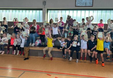 Mini-Sportabzeichen beim Kinderturnen